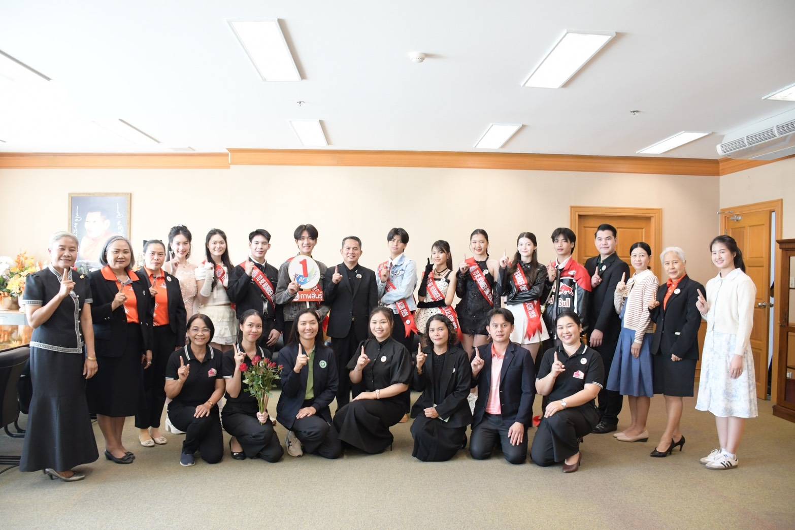 ผู้ว่าราชการจังหวัดกาฬสินธุ์ ชื่นชมเยาวชนร่วมประกวด TO BE NUMBER ONE IDOL รุ่นที่ 16 รอบคัดเลือกระดับภาค ตะวันออกเฉียงเหนือ เน้นย้ำให้เยาวชนเป็นต้นแบบที่มีคุณค่าทางสังคม