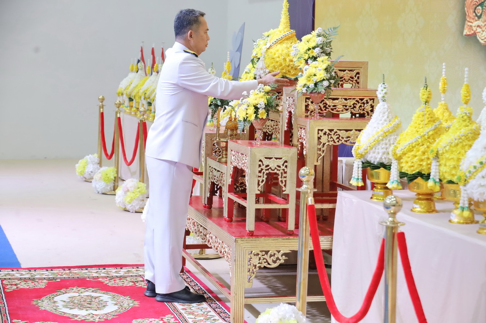 จังหวัดกาฬสินธุ์ จัดพิธีถวายราชสักการะแด่พระบาทสมเด็จพระบรมชนกาธิเบศร มหาภูมิพลอดุลยเดชมหาราช บรมนาถบพิตร &nbsp; เนื่องในวันมาตรฐานฝีมือแรงงานแห่งชาติ