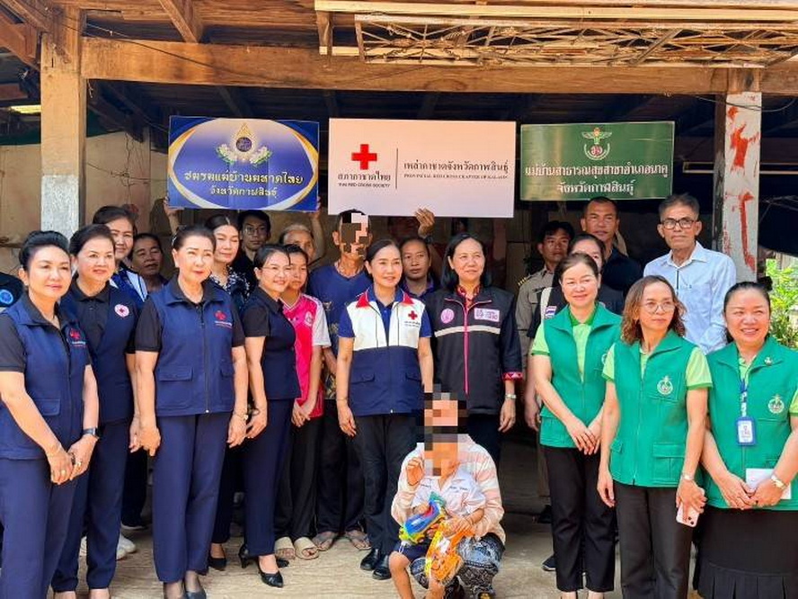 ประธานแม่บ้านมหาดไทยจังหวัดกาฬสินธุ์ พร้อมคณะ ลงพื้นที่เยี่ยมให้กำลังใจผู้ป่วยจิตเวชจากการใช้สารเสพติด และครอบครัว