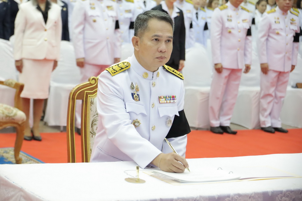 ผู้ว่าฯ กาฬสินธุ์ นำชาวกาฬสินธุ์ถวายพระพรชัยมงคล และทำบุญตักบาตร เนื่องในโอกาสวันคล้ายวันพระราชสมภพ สมเด็จพระกนิษฐาธิราชเจ้า กรมสมเด็จพระเทพรัตนราชสุดาฯ สยามบรมราชกุมารี