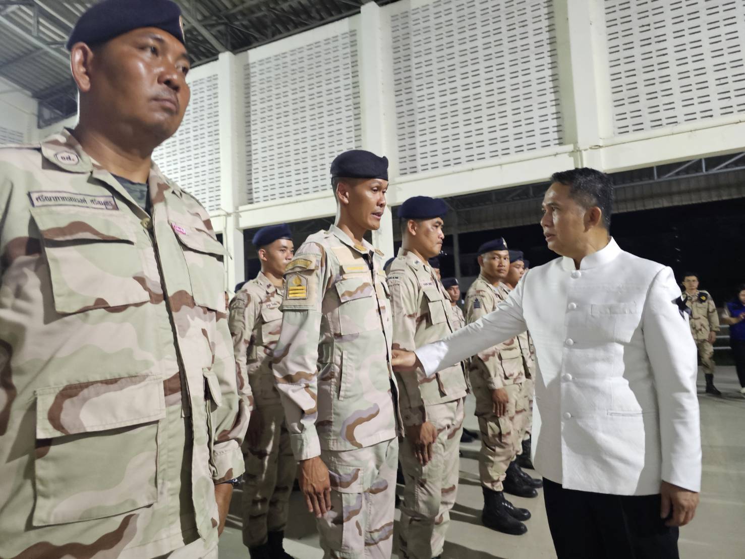 จังหวัดกาฬสินธุ์ ปล่อยแถวกำลังพลสมาชิกกองอาสารักษาดินแดน จำนวน 50 นาย ไปปฏิบัติหน้าที่สนับสนุนภารกิจในสถานการณ์ไฟป่าและหมอกควันในพื้นที่จังหวัดเชียงใหม่