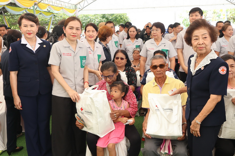 จังหวัดกาฬสินธุ์ นำหน่วยแพทย์เคลื่อนที่ พอ.สว.และโครงการจังหวัดกาฬสินธุ์ บำบัดทุกข์ บำรุงสุข สร้างรอยยิ้มให้ประชาชน ออกให้บริการประชาชน ณ องค์การบริหารส่วนตำบลกมลาไสย อำเภอกมลาไสย