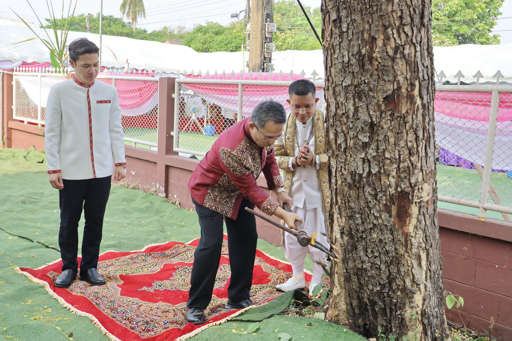จังหวัดกาฬสินธุ์ จัดพิธีพลีกรรมตัดไม้มงคล "ราชพฤกษ์" เพื่อนำไปจัดสร้างเสาหลักเมืองจังหวัดกาฬสินธุ์ เป็นพิธีศักดิ์สิทธิ์ที่สืบทอดมาเพื่อความเป็นสิริมงคล ความมั่นคง และความเจริญรุ่งเรืองของบ้านเมือง