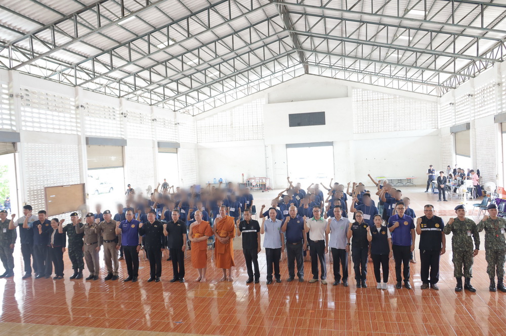 ผู้ว่าฯกาฬสินธุ์ &nbsp;เปิดอบรมโครงการรวมพลังรักศรัทธาแก้ไขปัญหายาเสพติดแบบบูรณาการจังหวัดกาฬสินธุ์ ปรับเปลี่ยนพฤติกรรมให้สามารถเลิกใช้สารเสพติดอย่างถาวร และกลับมาเป็นคนที่มีคุณภาพของสังคม 