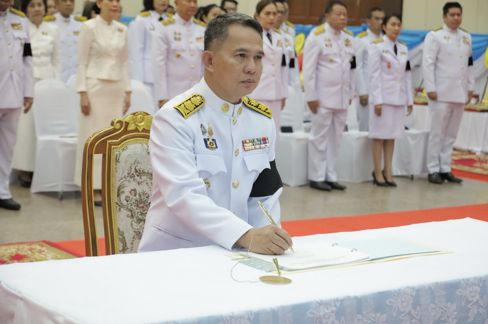 ผู้ว่าฯ กาฬสินธุ์ นำชาวกาฬสินธุ์ถวายพระพรชัยมงคล และทำบุญตักบาตร เนื่องในวันคล้ายวันประสูติ สมเด็จพระเจ้าลูกยาเธอ เจ้าฟ้าทีปังกรรัศมีโชติ มหาวชิโรตตมางกูร สิริวิบูลยราชกุมาร 29 เมษายน 2569