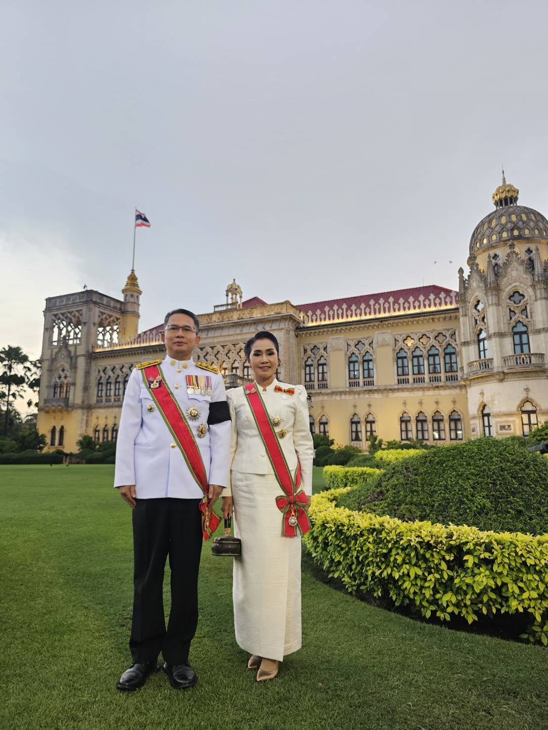 ผู้ว่าฯ กาฬสินธุ์ พร้อมด้วยนายกเหล่ากาชาดจังหวัดกาฬสินธุ์ ร่วมงานสโมสรสันนิบาตเฉลิมพระเกียรติพระบาทสมเด็จพระเจ้าอยู่หัว เนื่องในโอกาสวันฉัตรมงคล 4 พฤษภาคม 2569 ด้วยความจงรักภักดีและสำนึกในพระมหากรุณาธิคุณอันหาที่สุดมิได้