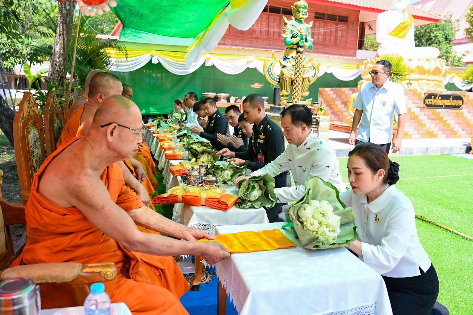 รองผู้ว่าฯ กาฬสินธุ์ เป็นประธานฝ่ายฆราวาสในพิธีบรรจุอัฐิ ร.ต. ชาญชัย ผดุงโชค ห่มผ้าพระพุทธโพธิ์ชัยมิ่งมงคล เบิกเนตรพระพุทธโพธิ์ชัยมิ่งมงคล เบิกเนตรท้าวเวสสุวรรณ