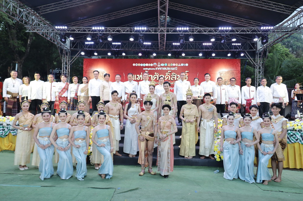 ผู้ว่าราชการจังหวัดกาฬสินธุ์ &nbsp;เปิดงานเทศกาลประเพณีแห่น้ำศักดิ์สิทธิ์ สักการะพระพุทธไสยาสน์ภูปอ จังหวัดกาฬสินธุ์ &nbsp;โดยมี ข้าราชการ &nbsp;ประชาชน &nbsp;และนักท่องเที่ยวเข้าร่วมงานจำนวนมาก
