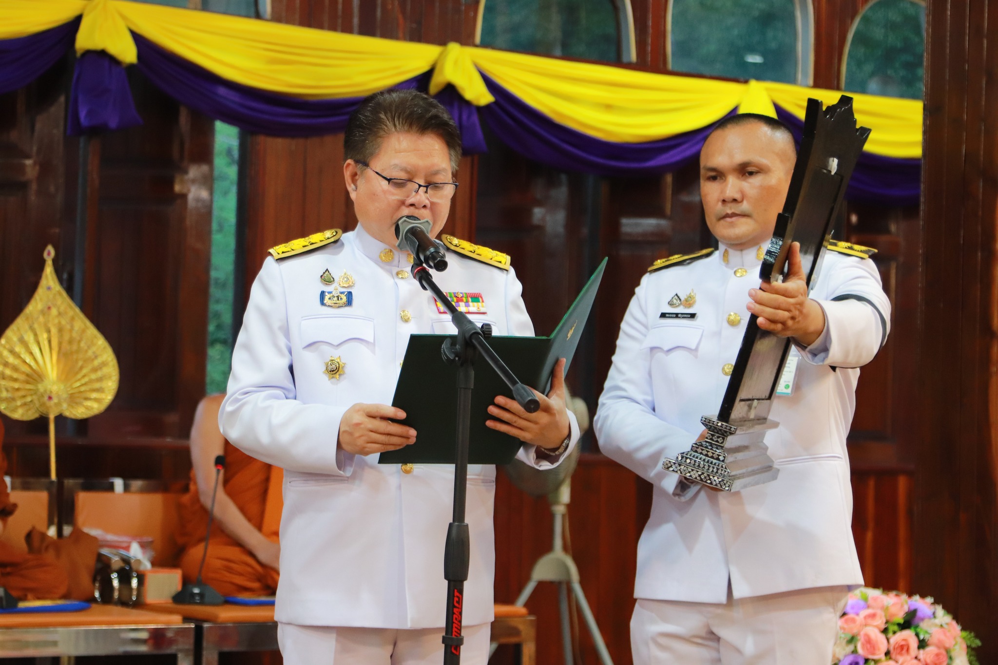 จังหวัดกาฬสินธุ์จัดพิธีต้อนรับ สัญญาบัตร พัดยศ และผ้าไตร พระราชวชิรรักขิต (แผน โสภโณ) เจ้าคณะจังหวัดกาฬสินธุ์ (ธ) เจ้าอาวาสวัดวีระวงศาวาส