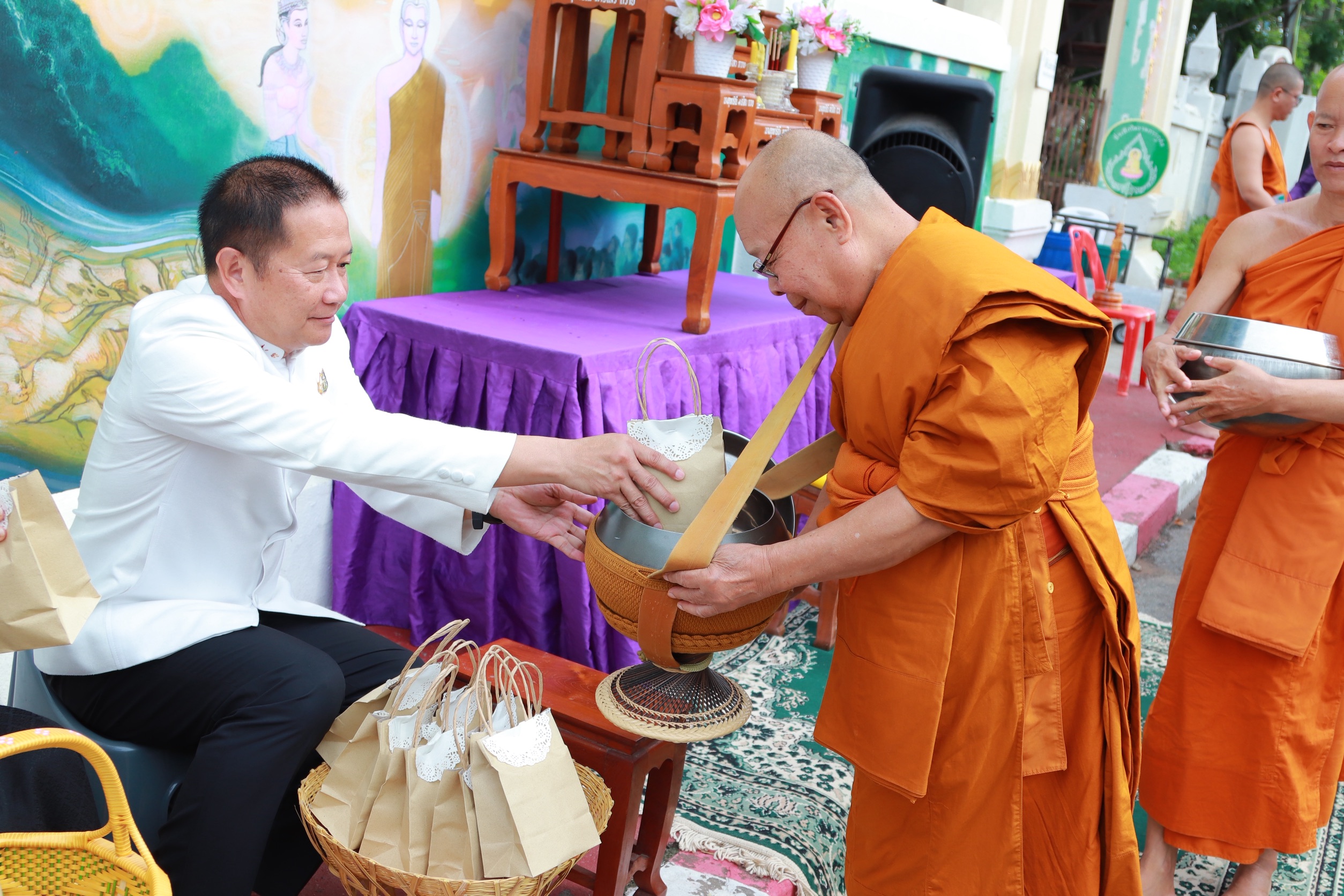 รองผู้ว่าฯกาฬสินธุ์ ทำบุญตักบาตร"ถนนสายบุญนวพุทธศิลป์ ถิ่นเมืองน้ำดำ"  ประจำปี พ.ศ. 2569