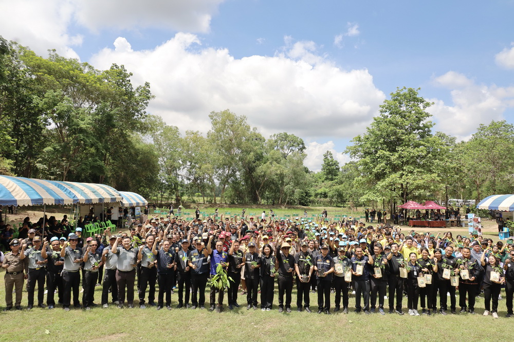 จังหวัดกาฬสินธุ์ ร่วมกับ สำนักบริหารพื้นที่อนุรักษ์ที่ 8 (ขอนแก่น) จัดกิจกรรมปลูกป่าและบวชป่าเนื่องในวันต้นไม้ประจำปีของชาติ พ.ศ. 2569 เพื่อฟื้นฟูทรัพยากรป่าไม้ที่เสื่อมสภาพ ให้มีความอุดมสมบูรณ์ &nbsp;
