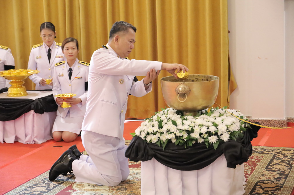 จังหวัดกาฬสินธุ์&nbsp;จัดพิธีถวายน้ำสรงพระศพ เบื้องหน้าพระรูป สมเด็จพระเจ้าลูกเธอ เจ้าฟ้าพัชรกิติยาภา นเรนทิราเทพยวดี กรมหลวงราชสาริณีสิริพัชร มหาวัชรราชธิดา &nbsp;และลงนามแสดงความอาลัย โดยมีพสกนิกรทุกหมู่เหล่าเข้าร่วมพิธี
