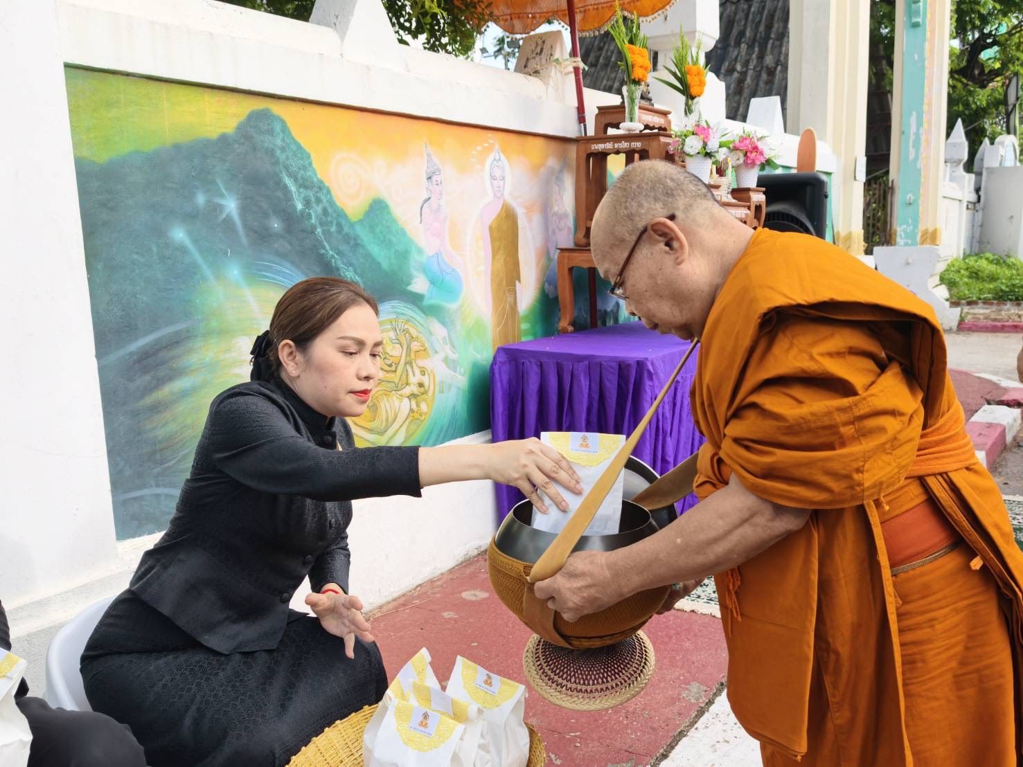 รองผู้ว่าฯกาฬสินธุ์ ทำบุญตักบาตร"ถนนสายบุญนวพุทธศิลป์ ถิ่นเมืองน้ำดำ" ประจำปี พ.ศ. 2569