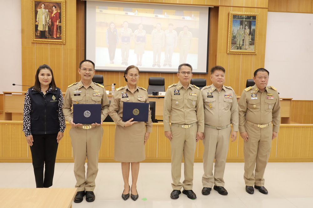 จังหวัดกาฬสินธุ์ มอบประกาศเกียรติคุณ "นายอำเภอดีเด่น ระดับจังหวัด" ตามโครงการนายอำเภอแหวนเพชร ประจำปีงบประมาณ พ.ศ. 2569 และประชุมคณะกรมการจังหวัด หัวหน้าส่วนราชการและนายอำเภอ&nbsp;