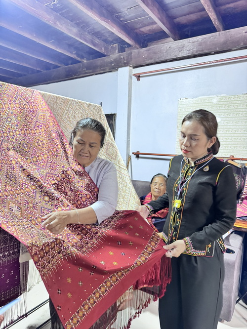 รองผู้ว่าราชการจังหวัดกาฬสินธุ์ลงพื้นที่ตรวจเยี่ยมและติดตามการปฏิบัติราชการอำเภอสามชัย พร้อมมอบข้อสั่งการและติดตามการดำเนินงานในพื้นที่