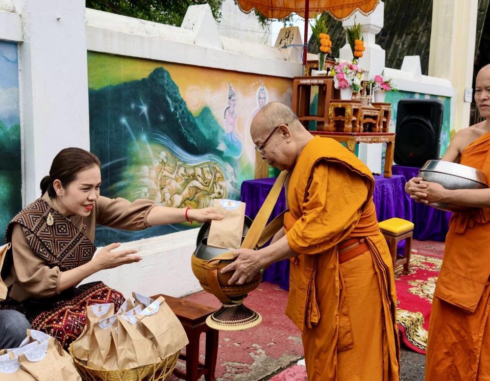 รองผู้ว่าฯกาฬสินธุ์ ทำบุญตักบาตร"ถนนสายบุญนวพุทธศิลป์ ถิ่นเมืองน้ำดำ" ประจำปี พ.ศ. 2569