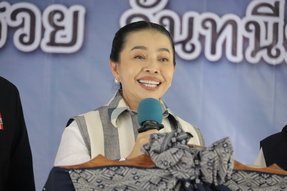 รัฐมนตรีประจำสำนักนายกรัฐมนตรี ลงพื้นที่ตรวจเยี่ยมการดำเนินงานกองทุนหมู่บ้านและชุมชนเมือง เพื่อสร้างการรับรู้การดำเนินงานโครงการไทยช่วยไทย &nbsp;เพิ่มทุน ดอกเบี้ยคนละครึ่ง ที่จังหวัดกาฬสินธุ์