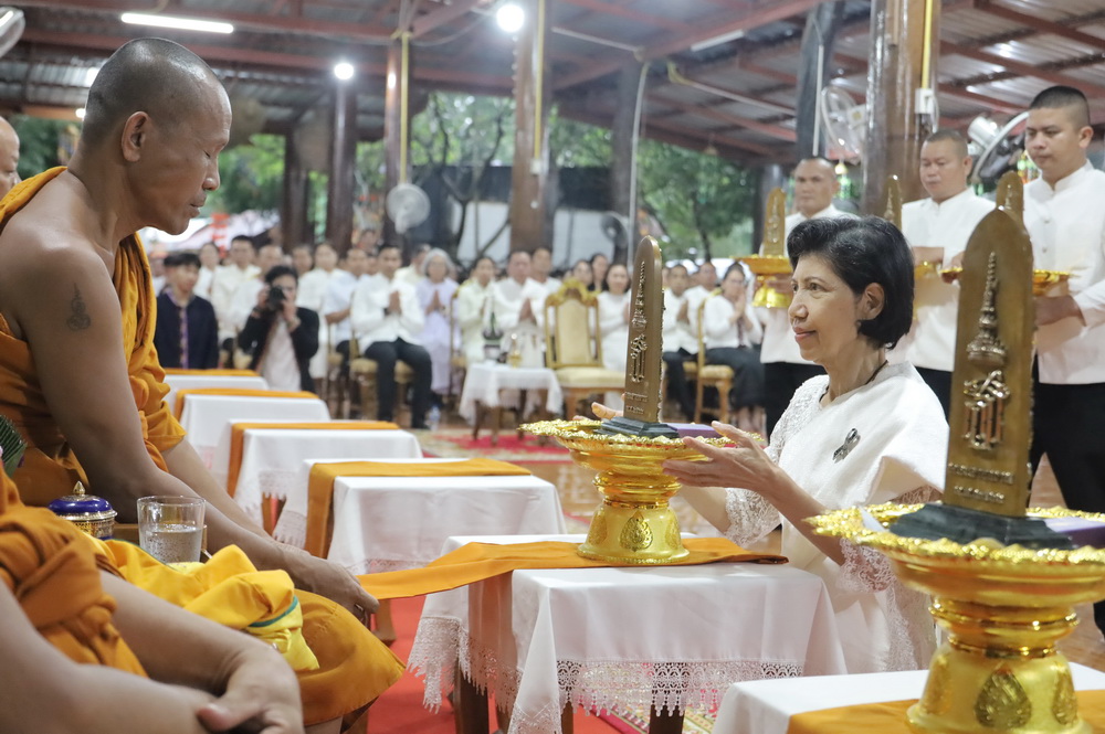 สมเด็จพระกนิษฐาธิราชเจ้า กรมสมเด็จพระเทพรัตนราชสุดาฯ สยามบรมราชกุมารี ทรงพระกรุณาโปรดเกล้าฯ พระราชทาน &ldquo;พระพุทธสิรินธรเทพรัตน์มงคลภูวดลสันติ&rdquo; ให้แก่วัดต่างๆ ในพื้นที่จังหวัดกาฬสินธุ์
