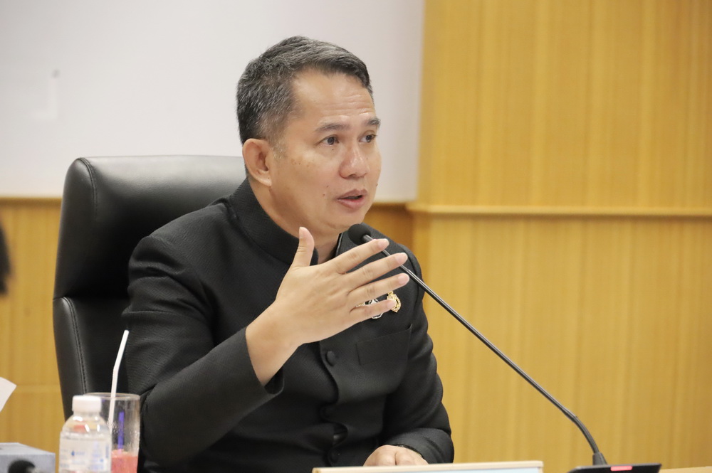 ผู้ว่าฯกาฬสินธุ์&nbsp;ร่วมประชุมซักซ้อมแนวทางปฏิบัติในการจัดพิธีถวายดอกไม้จันทน์สำหรับประชาชนในส่วนภูมิภาค งานพระราชพิธีถวายพระเพลิงพระบรมศพสมเด็จพระนางเจ้าสิริกิติ์ พระบรมราชินีนาถ พระบรมราชชนนีพันปีหลวง