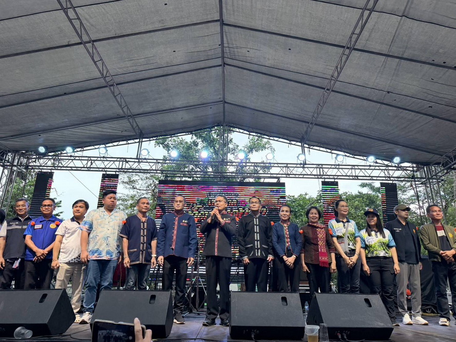 ผู้ว่าฯกาฬสินธุ์ เปิดงานบุญประจำปีน้ำตกตาดทองและจุดชมวิวอำเภอเขาวง ประจำปี 2569