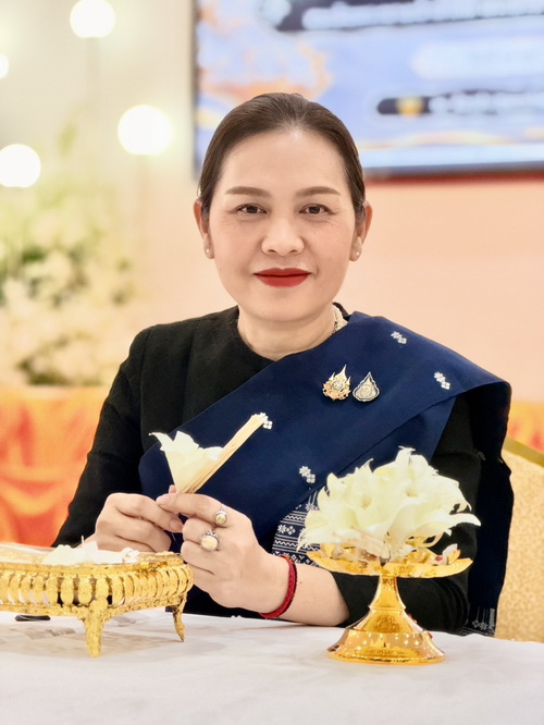รองผู้ว่าฯ กาฬสินธุ์ เป็นประธานเปิดโครงการบูรณาการการพัฒนาทักษะทางวิชาชีพกับการเสริมสร้างคุณลักษณะอันพึงประสงค์ (Fix It จิตอาสา) กิจกรรม "การจัดทำดอกไม้จันทน์พระราชทาน ในงานพระราชพิธีถวายพระเพลิงพระบรมศพสมเด็จพระนางเจ้าสิริกิติ์ พระบรมราชินีนาถ พระบรมราชชนนีพันปีหลวง"&nbsp;ประจำปีงบประมาณ พ.ศ. 2569&nbsp;