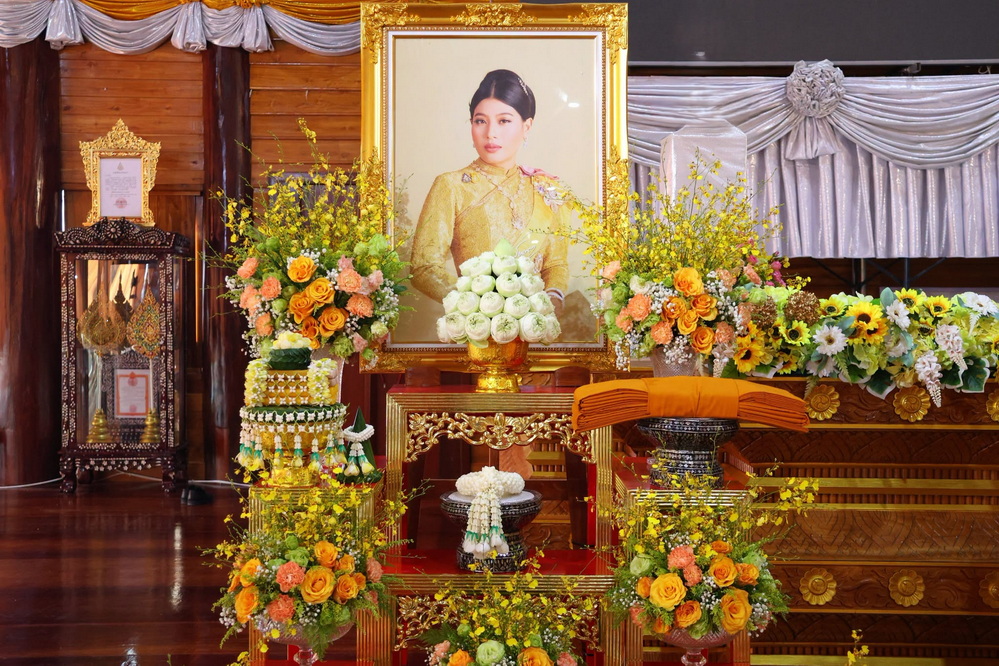 สมเด็จพระเจ้าลูกเธอ เจ้าฟ้าสิริวัณณวรี นารีรัตนราชกัญญา ทรงมีพระประสงค์ให้ผู้ว่าราชการจังหวัดกาฬสินธุ์ เชิญพานพุ่มดอกบัวและผ้าไตร ถวายมุทิตาจิตแด่ พระเทพวัชรธรรมโสภณ (ศิลา สิริจนฺโท) ที่ปรึกษาเจ้าคณะภาค 9 (ธ) เนื่องในโอกาสเจริญอายุวัฒนมงคล ครบ 81 ปี