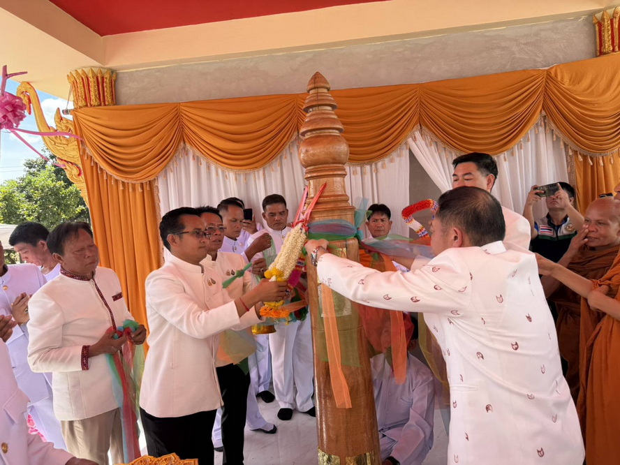 จังหวัดกาฬสินธุ์ ประกอบพิธียกเสาหลักเมืองฆ้องชัย เสริมสิริมงคลและความเป็นสิริมงคลแก่บ้านเมือง